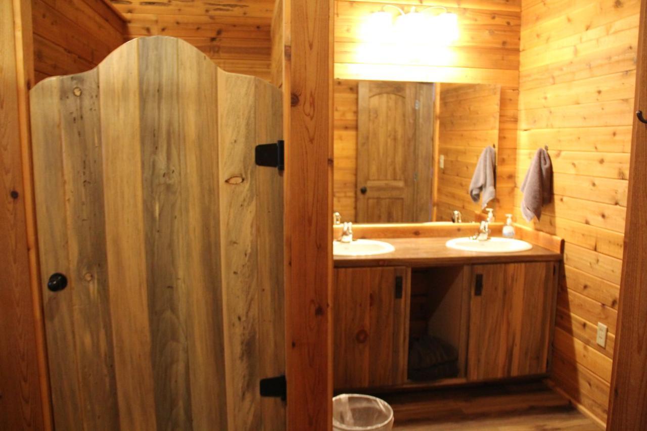 Sugar Loaf Lodge & Cabins Anaconda Bagian luar foto
